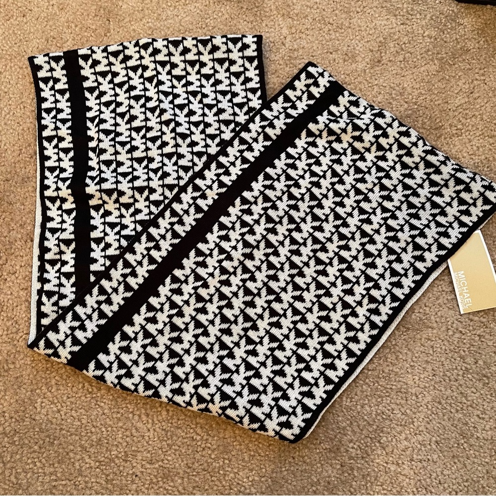 NWT Michael Kors Scarf